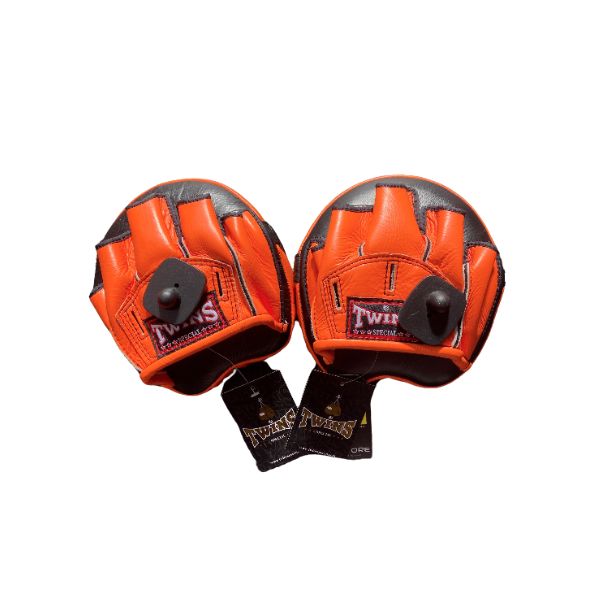 Twins Curved Speed Mitts 3.jpg