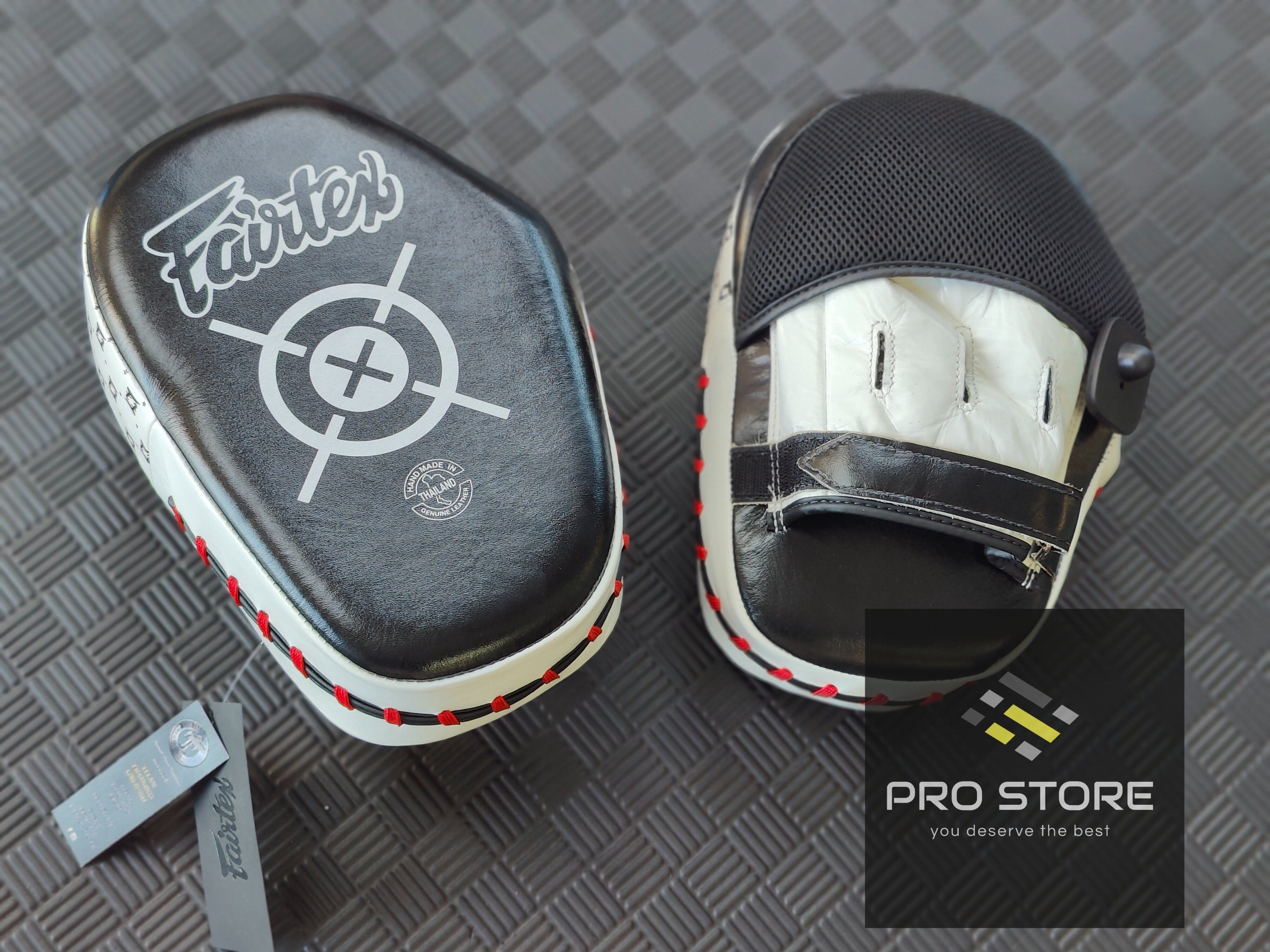FAIRTEX FVM11 FOCUS MITTS _edited.jpg